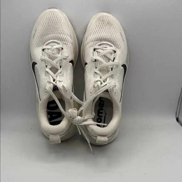 Nike Vomero 18 ZoomX women’s 10 White and Black Sneakers S10 - Picture 4 of 6
